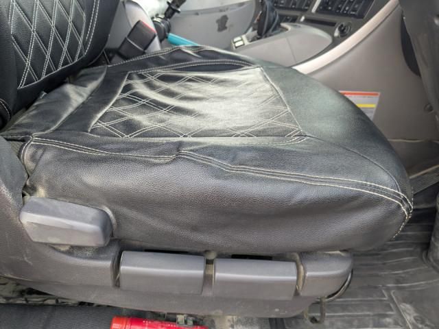 Nissan QUON 2017-08 8733049-20