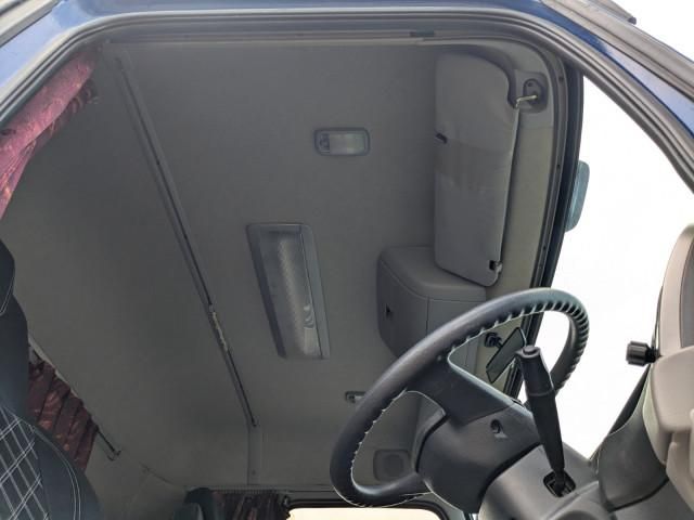 Nissan QUON 2017-08 8733049-21