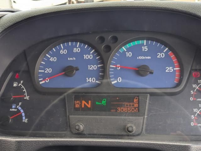 Nissan QUON 2017-08 8733049-24