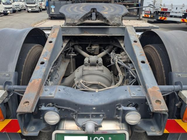 Nissan QUON 2017-08 8733049-7