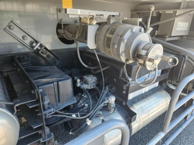 Nissan QUON 2007-12 8733036-26