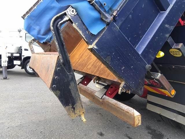 Nissan QUON 2014-12 8733032-12
