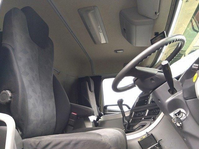 Nissan QUON 2014-12 8733032-13