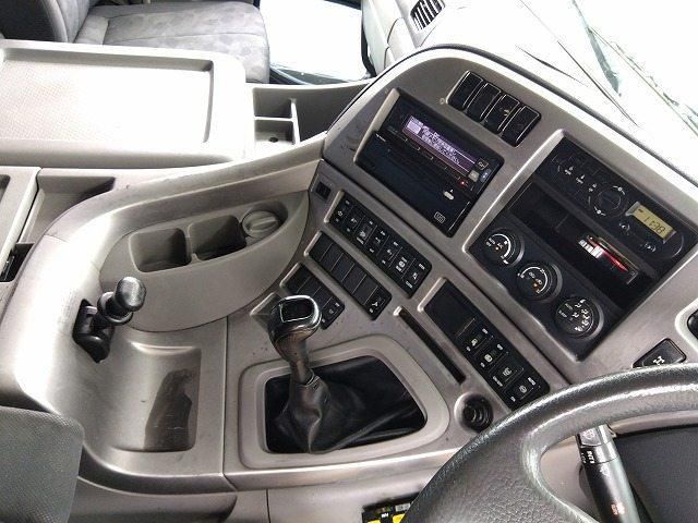 Nissan QUON 2014-12 8733032-15