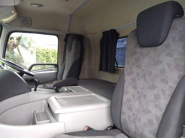 Nissan QUON 2014-12 8733032-16