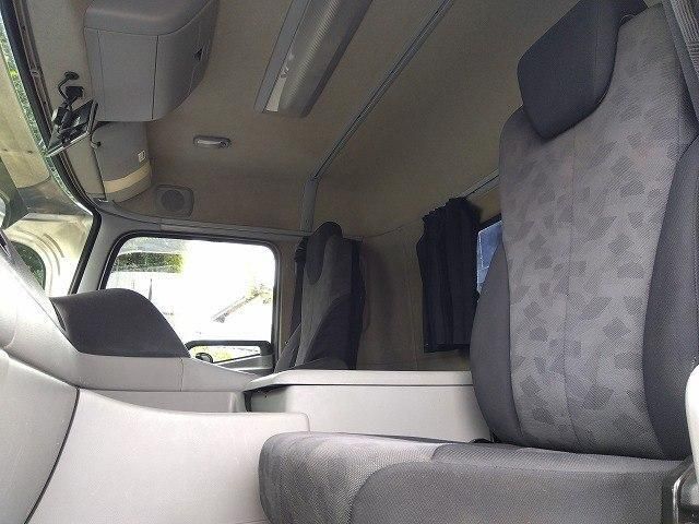 Nissan QUON 2014-12 8733032-18