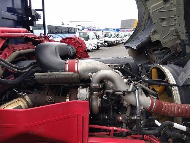 Nissan QUON 2014-12 8733032-20