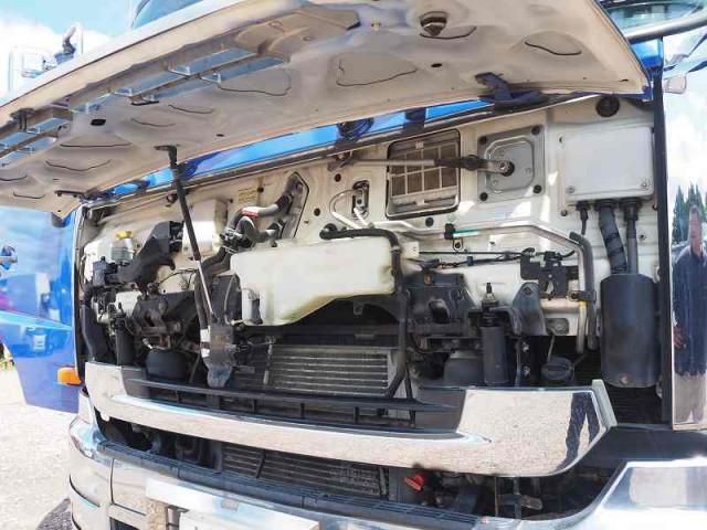 Nissan QUON 2015-01 8733035-9