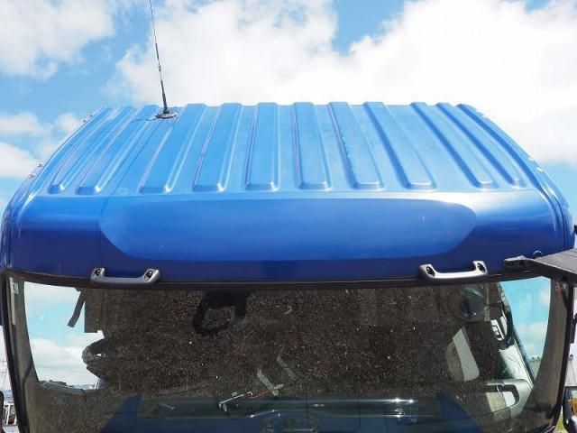 Nissan QUON 2015-01 8733035-10