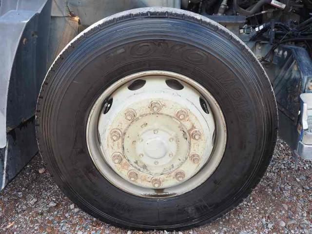 Nissan QUON 2015-01 8733035-11