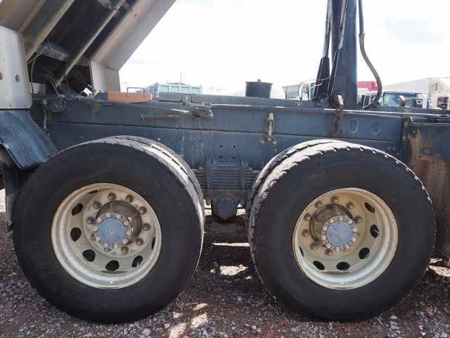 Nissan QUON 2015-01 8733035-20