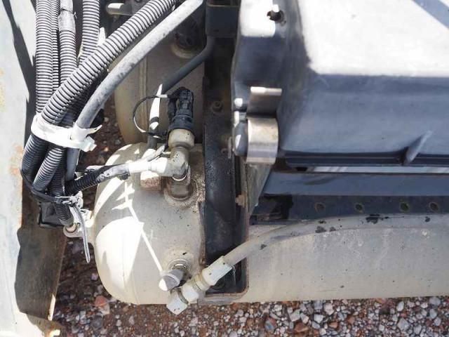 Nissan QUON 2015-01 8733035-21