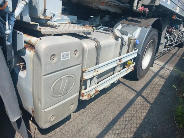 Nissan QUON 2008-08 8733050-4
