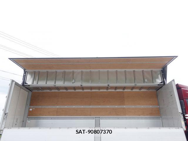 Nissan QUON 2021-10 8745421-9