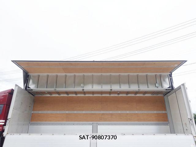 Nissan QUON 2021-10 8745421-10