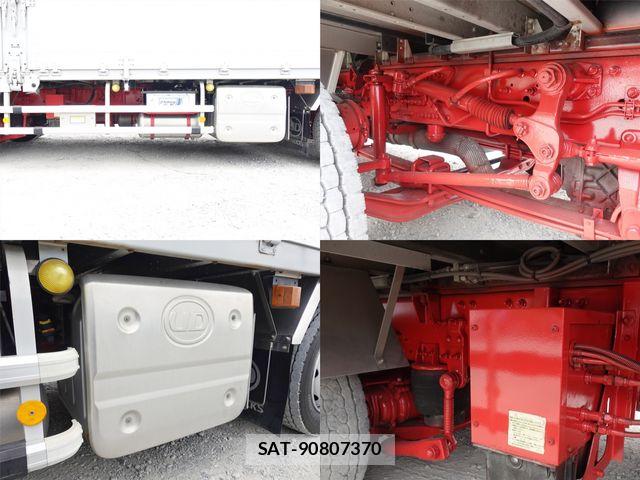 Nissan QUON 2021-10 8745421-12