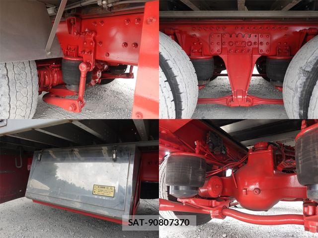 Nissan QUON 2021-10 8745421-13