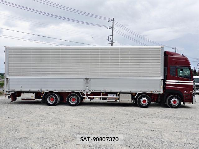 Nissan QUON 2021-10 8745421-3