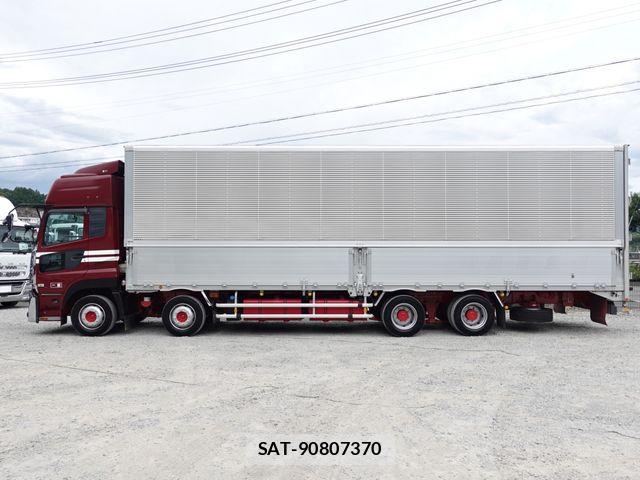 Nissan QUON 2021-10 8745421-7