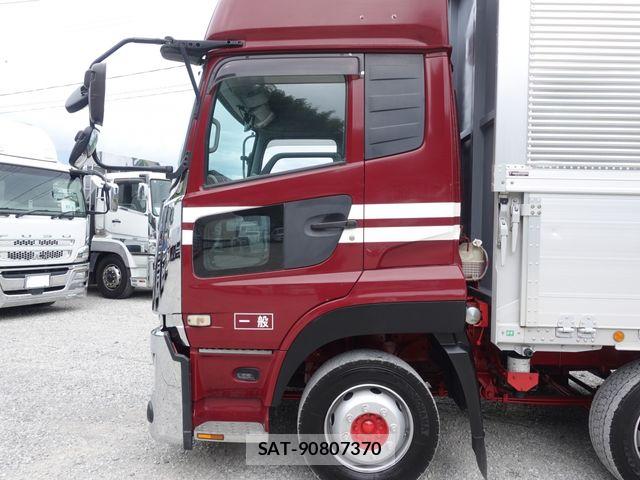 Nissan QUON 2021-10 8745421-8