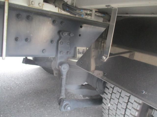 Nissan QUON 2020-09 8733031-22