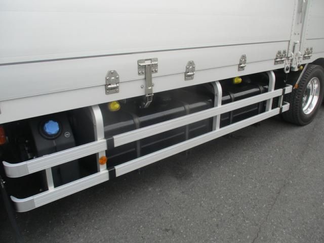 Nissan QUON 2020-09 8733031-23