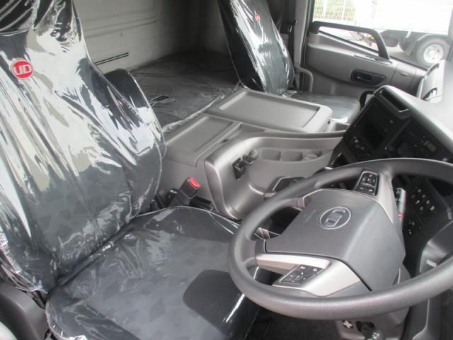 Nissan QUON 2020-09 8733031-27