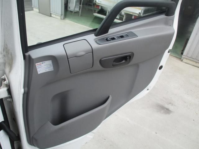 Nissan QUON 2020-09 8733031-28