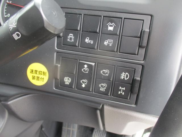 Nissan QUON 2020-09 8733031-29