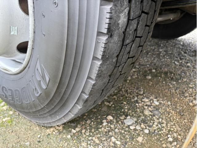 Nissan QUON 2017-02 8770745-9