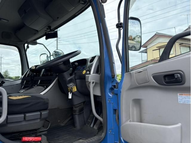 Nissan QUON 2017-02 8770745-16