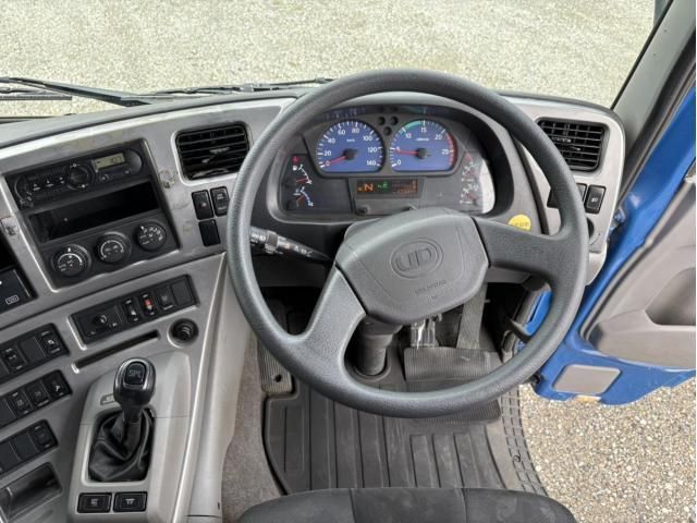 Nissan QUON 2017-02 8770745-23