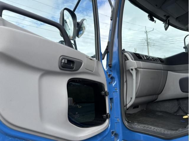 Nissan QUON 2017-02 8770745-25