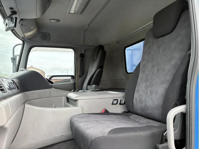 Nissan QUON 2017-02 8770745-26