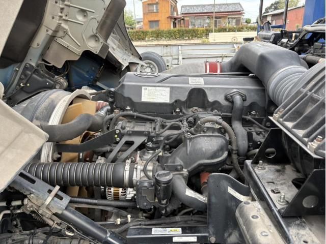 Nissan QUON 2017-02 8770745-27
