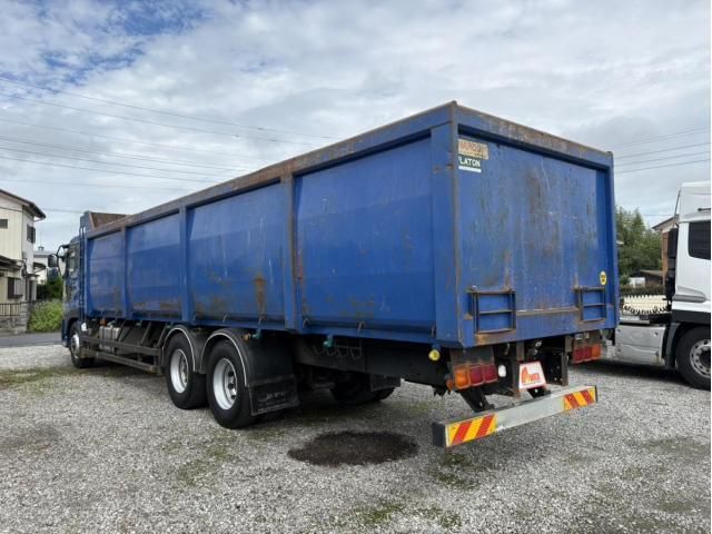Nissan QUON 2017-02 8770745-5