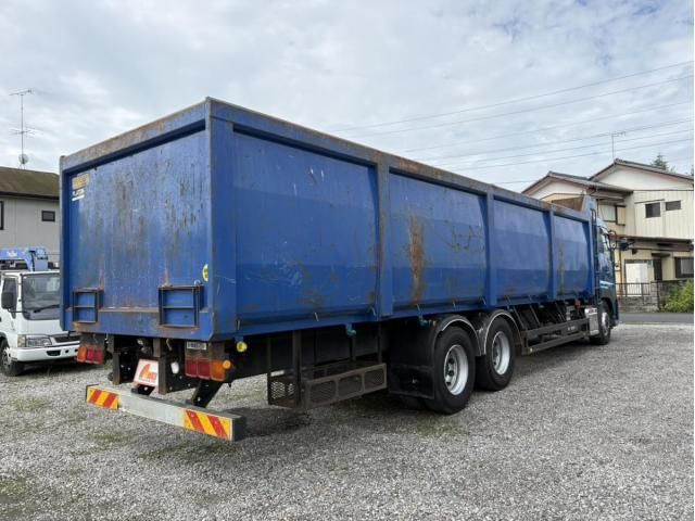 Nissan QUON 2017-02 8770745-6