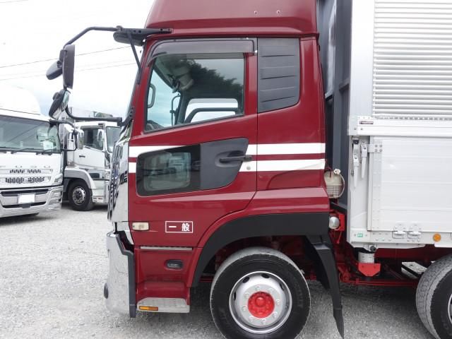 Nissan QUON 2021-10 8770742-9