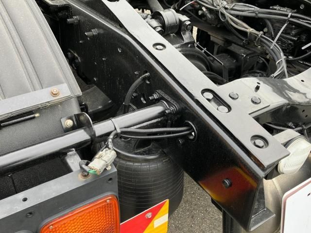 Nissan QUON 2017-09 8770746-9