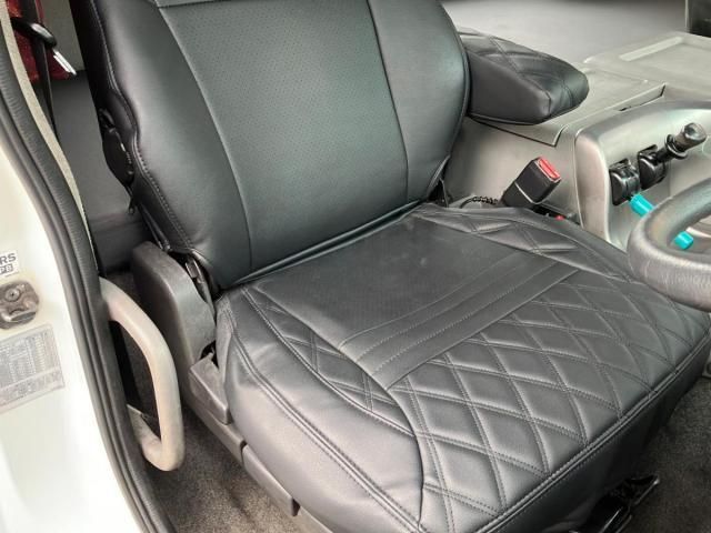 Nissan QUON 2017-09 8770746-14