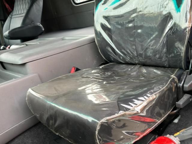 Nissan QUON 2017-09 8770746-15