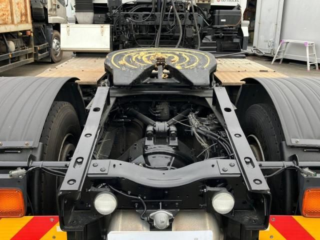 Nissan QUON 2017-09 8770746-7