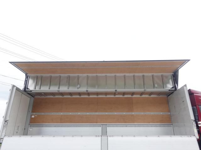 Nissan QUON 2021-10 8770741-10