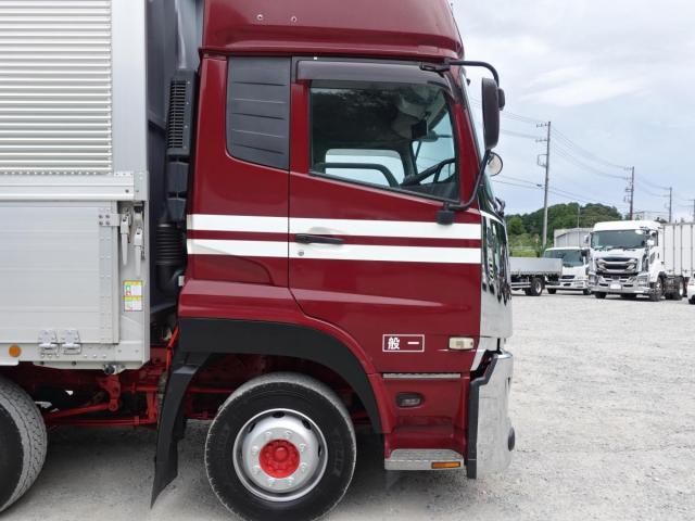 Nissan QUON 2021-10 8770741-3