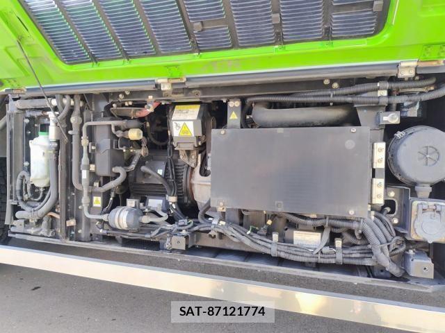Nissan QUON 2021-03 8797243-10