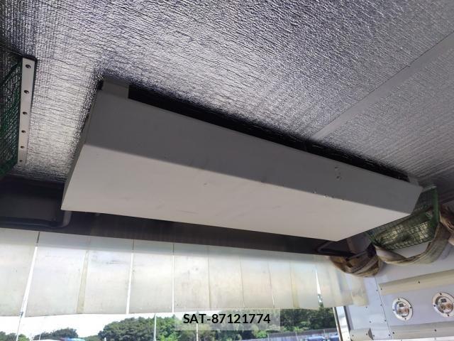 Nissan QUON 2021-03 8797243-11