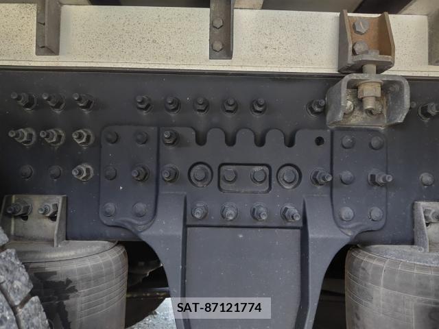 Nissan QUON 2021-03 8797243-19