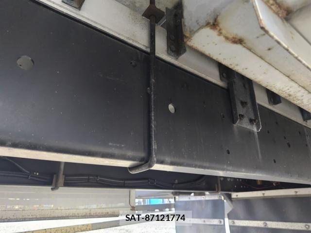 Nissan QUON 2021-03 8797243-20