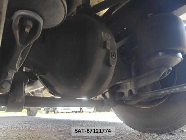 Nissan QUON 2021-03 8797243-22