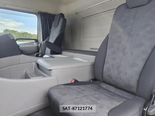 Nissan QUON 2021-03 8797243-25